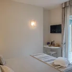 Carlotta 4*